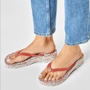Slides TORY BURCH Cut-Out Wedge Flip Flop 63895 Poppy Red/Legacy Paisley 600
